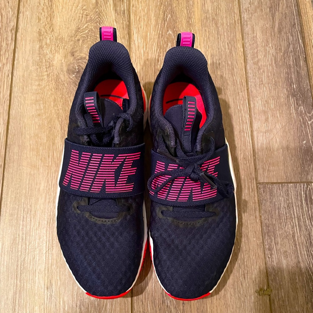 Nike tennis shoes